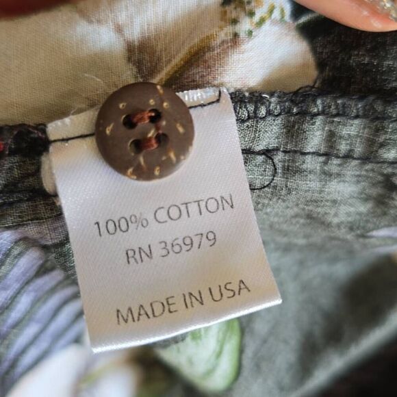 GO BAREFOOT Hibiscus and Monstera Leaf Vintage Black/White/Green Shirt, EUC, M - Picture 8 of 8